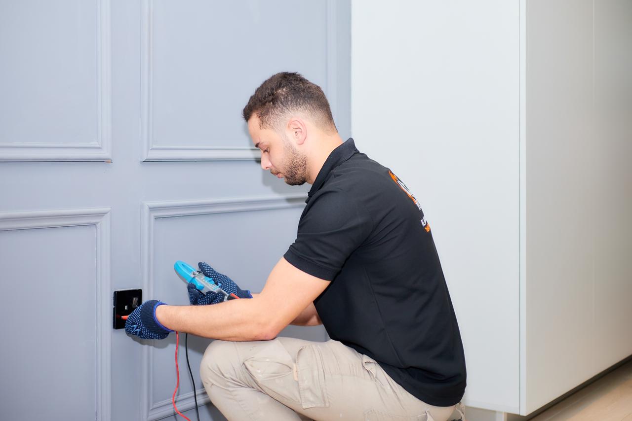 Electrician on outlet